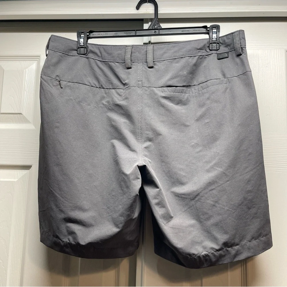 The North Face Men’s Grey Striped Shorts Narrows Performance Hiking Golf Size 38